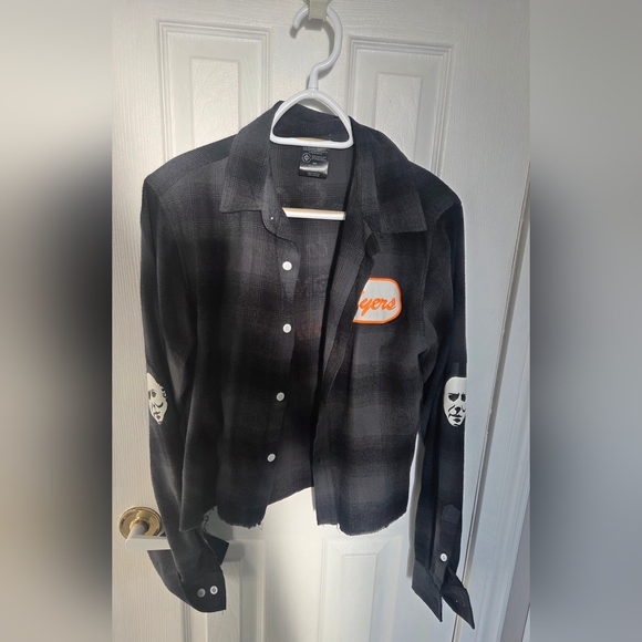 Spirit Halloween Welcome to Haddonfield Michael Myers Horror Plaid Shirt Medium - Picture 3 of 9